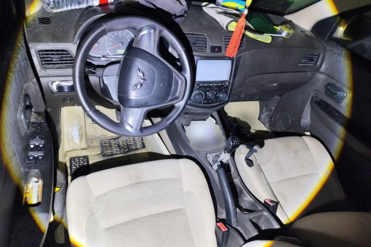 Used Wuling Hongguang 2014 1.5L Standard Version Center Console