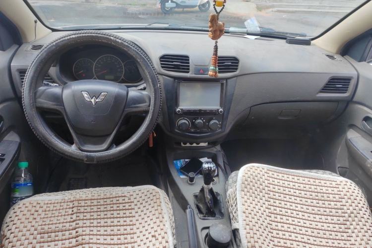 Used Wuling Hongguang 2014 1.5L Standard Version Center Console
