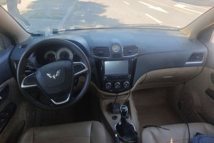 Used Wuling Hongguang 2014 1.5L S Standard Version Center Console