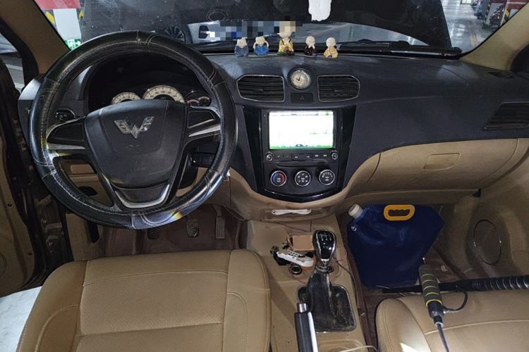 Used Wuling Hongguang 2014 1.5L S Comfort Model Center Console