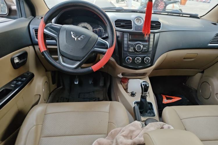 Used Wuling Hongguang 2014 1.5L S Standard Version Center Console