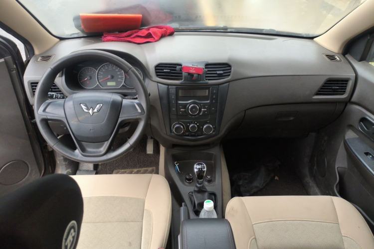 Used Wuling Hongguang 2014 1.5L S Standard Version Center Console