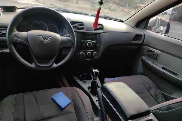 Used Wuling Hongguang 2014 1.5L S Standard Version Center Console