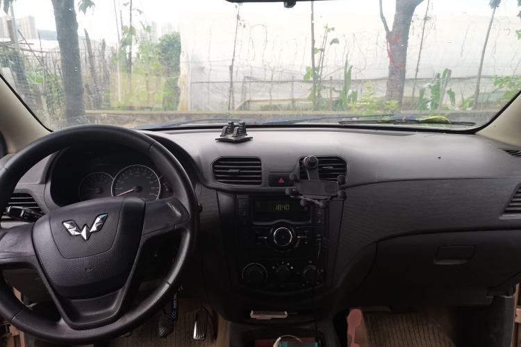 Used Wuling Hongguang 2014 1.2L Base Model China IV Center Console