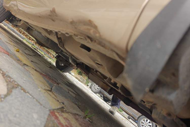 Used Wuling Hongguang 2014 1.5L Standard Version Chassis Front Right