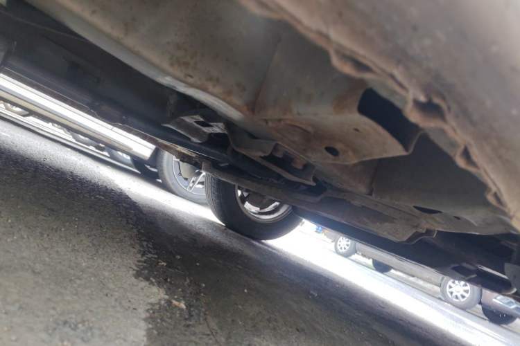 Used Wuling Hongguang 2014 1.5L Standard Version Chassis Front Right