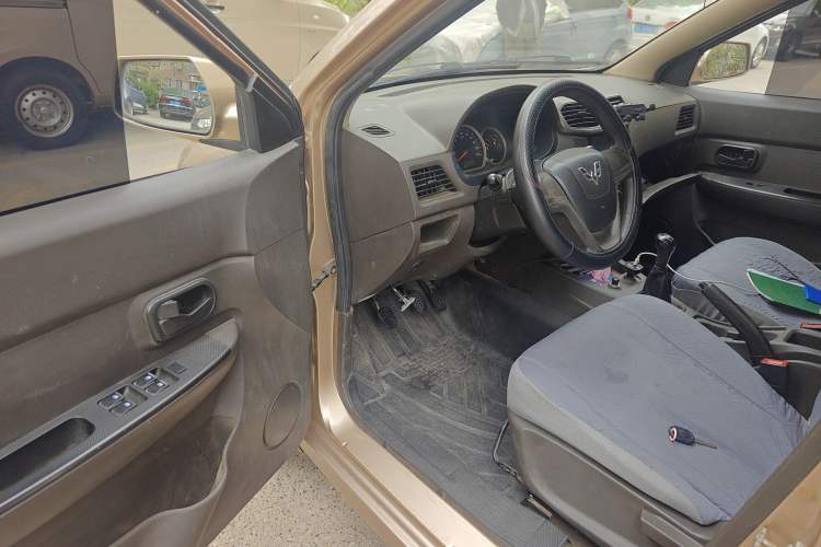 Used Wuling Hongguang 2014 1.5L Standard Version Driver Seat