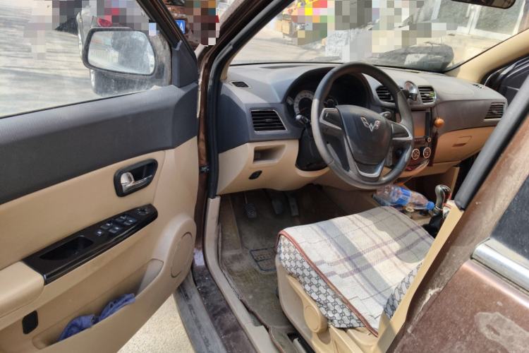 Used Wuling Hongguang 2014 1.5L S Luxury Model Driver Seat