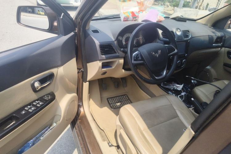 Used Wuling Hongguang 2014 1.5L S Luxury Model Driver Seat