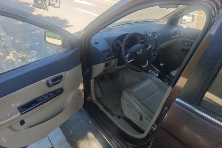 Used Wuling Hongguang 2014 1.5L S Standard Version Driver Seat