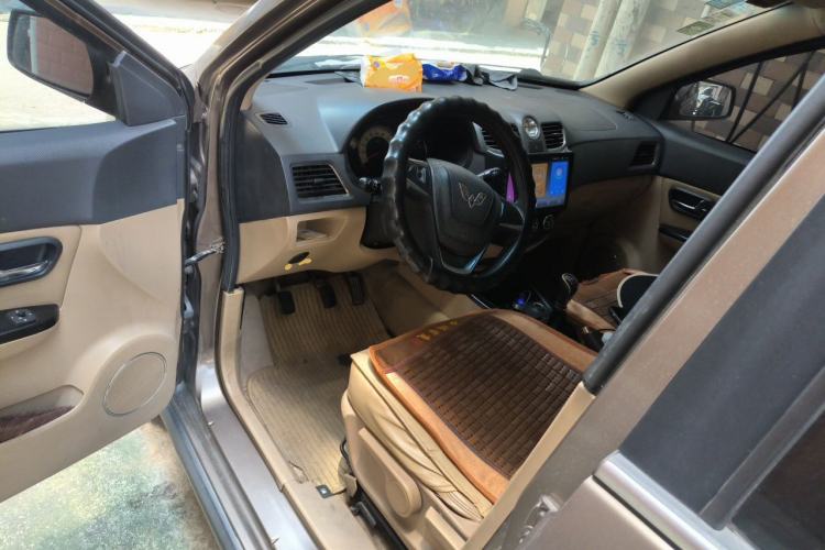 Used Wuling Hongguang 2014 1.5L S Luxury Model Driver Seat