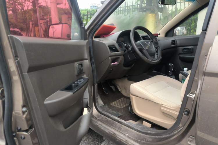 Used Wuling Hongguang 2014 1.5L S Standard Version Driver Seat
