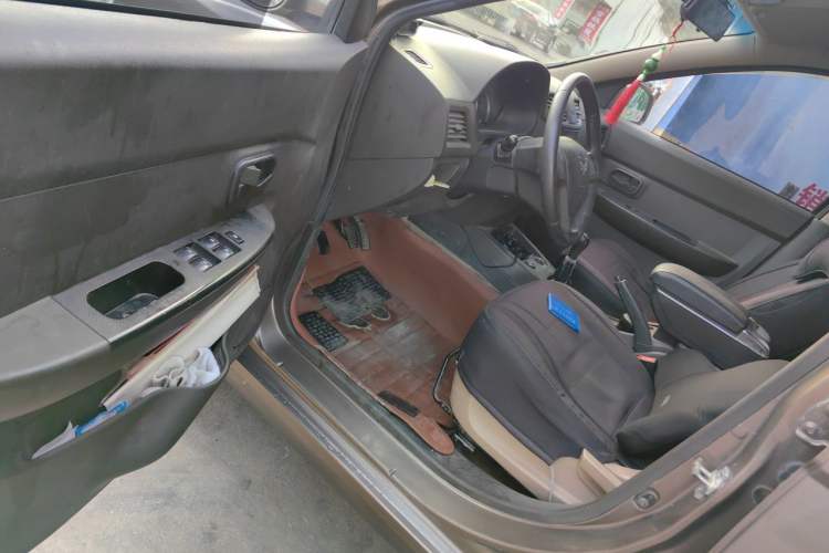 Used Wuling Hongguang 2014 1.5L S Standard Version Driver Seat
