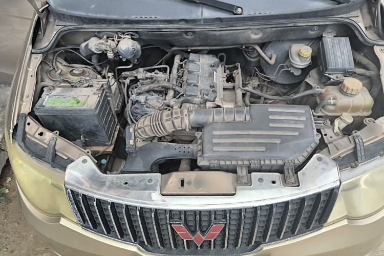 Used Wuling Hongguang 2014 1.5L Base Version Engine Bay
