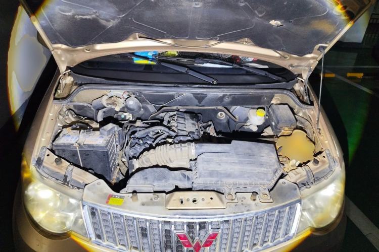 Used Wuling Hongguang 2014 1.5L Standard Version Engine Bay