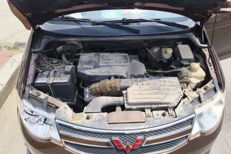 Used Wuling Hongguang 2014 1.5L S Luxury Model Engine Bay