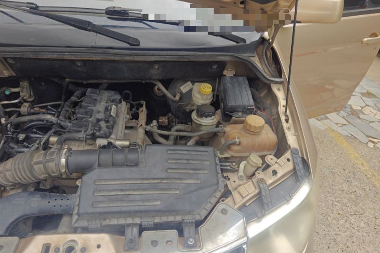 Used Wuling Hongguang 2014 1.5L Standard Version Engine Bay Left