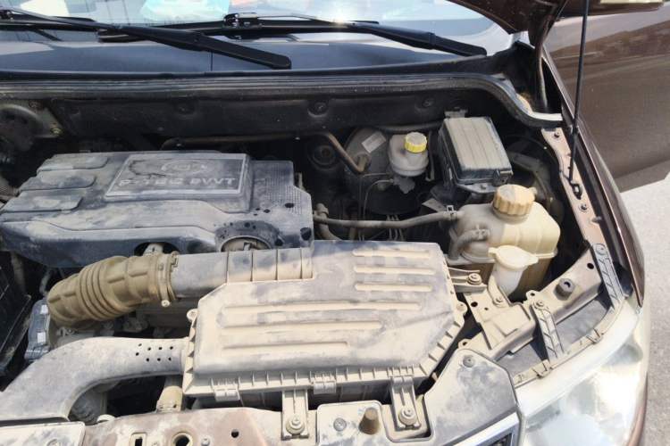 Used Wuling Hongguang 2014 1.5L S Luxury Model Engine Bay Left