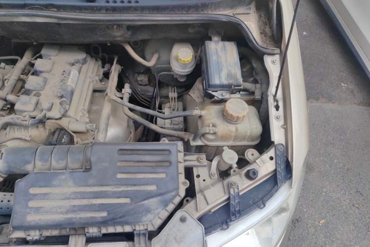 Used Wuling Hongguang 2014 1.5L Standard Version Engine Bay Left