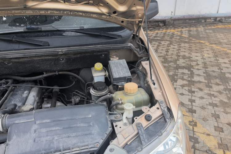 Used Wuling Hongguang 2014 1.2L Base Model China IV Engine Bay Left