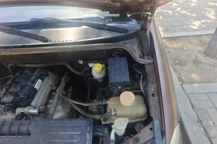 Used Wuling Hongguang 2014 1.5L S Standard Version Engine Bay Left
