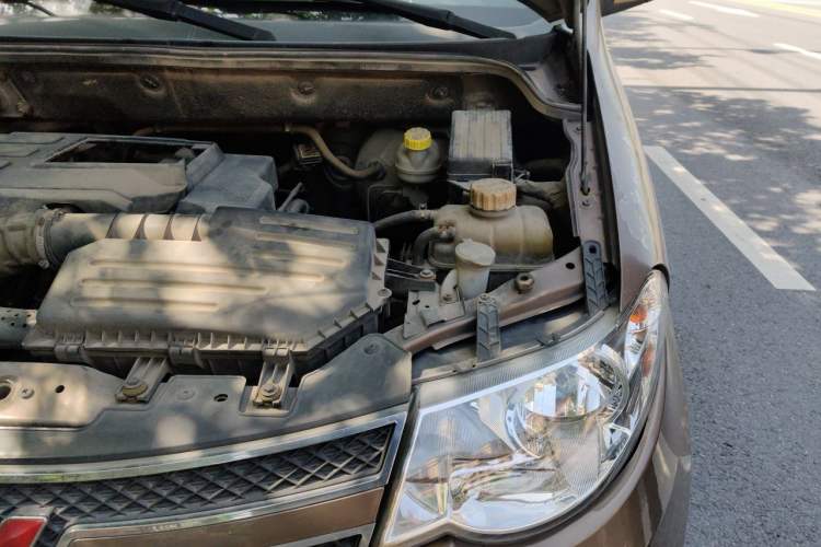 Used Wuling Hongguang 2014 1.5L S Luxury Model Engine Bay Left