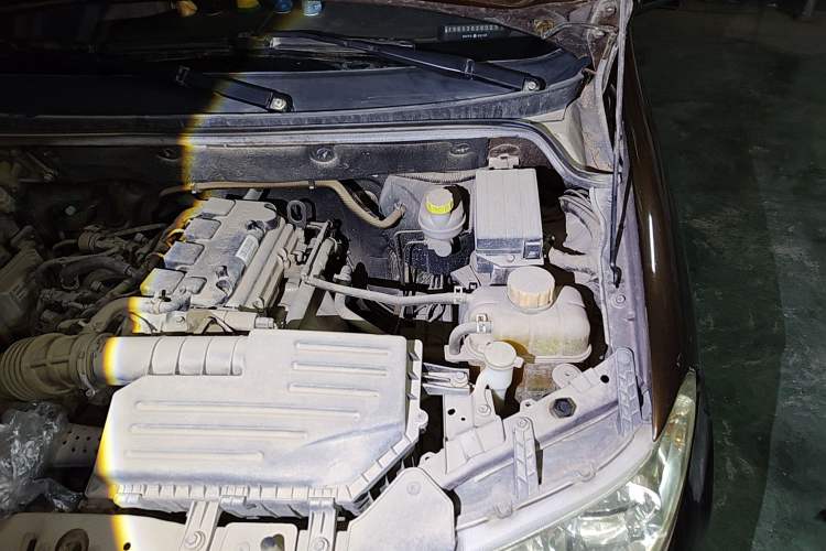 Used Wuling Hongguang 2014 1.5L S Comfort Model Engine Bay Left