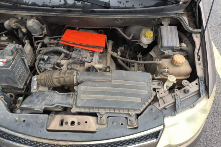 Used Wuling Hongguang 2014 1.5L S Standard Version Engine Bay Left
