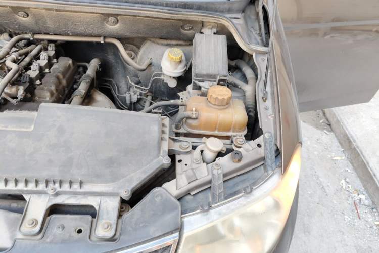 Used Wuling Hongguang 2014 1.2L S Standard Version China IV Standard Engine Bay Left