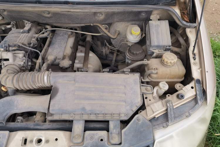 Used Wuling Hongguang 2014 1.2L Base Model China IV Engine Bay Left