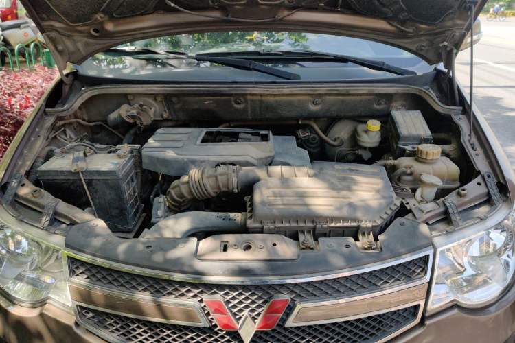 Used Wuling Hongguang 2014 1.5L S Luxury Model Engine Bay