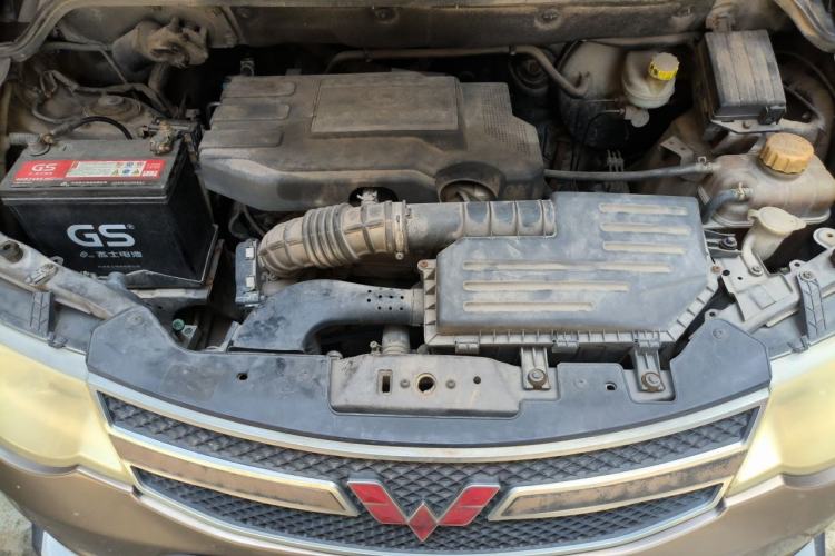 Used Wuling Hongguang 2014 1.5L S Luxury Model Engine Bay