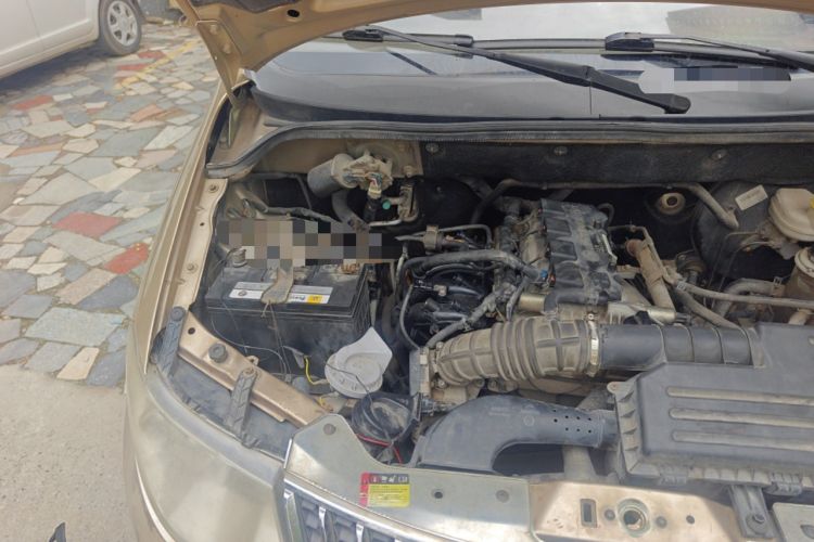 Used Wuling Hongguang 2014 1.5L Standard Version Engine Bay Right