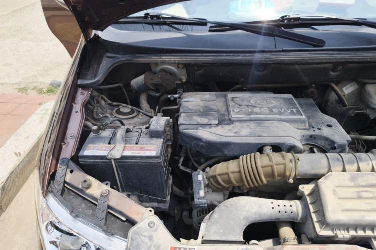 Used Wuling Hongguang 2014 1.5L S Luxury Model Engine Bay Right