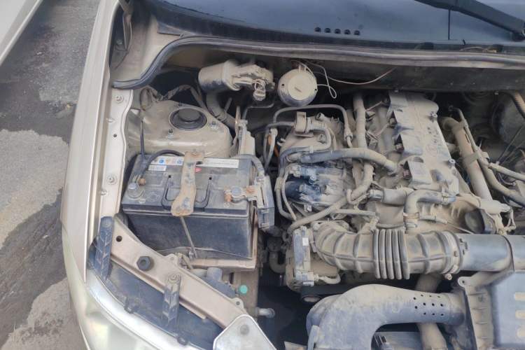 Used Wuling Hongguang 2014 1.5L Standard Version Engine Bay Right