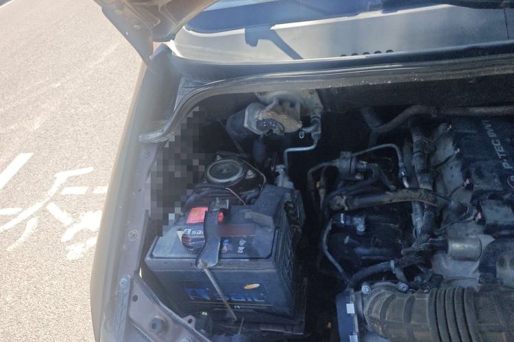Used Wuling Hongguang 2014 1.5L S Standard Version Engine Bay Right