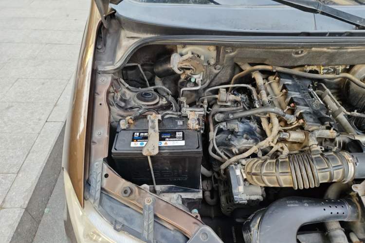 Used Wuling Hongguang 2014 1.5L S Standard Version Engine Bay Right