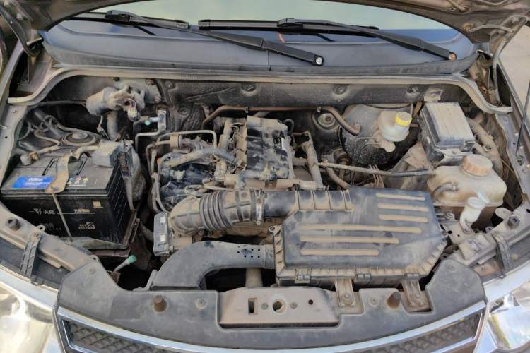 Used Wuling Hongguang 2014 1.5L S Standard Version Engine Bay