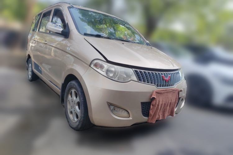 Used Wuling Hongguang 2014 1.5L Standard Version Front Right 45 Deg