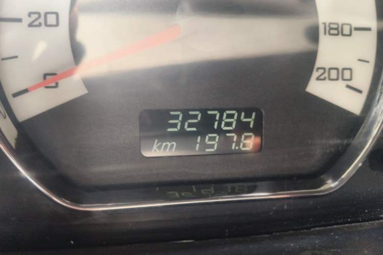 Used Wuling Hongguang 2014 1.5L S Luxury Model Odometer Close Up