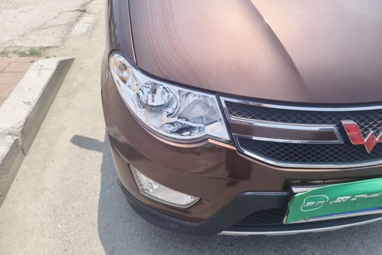 Used Wuling Hongguang 2014 1.5L S Luxury Model Right Front Headlight