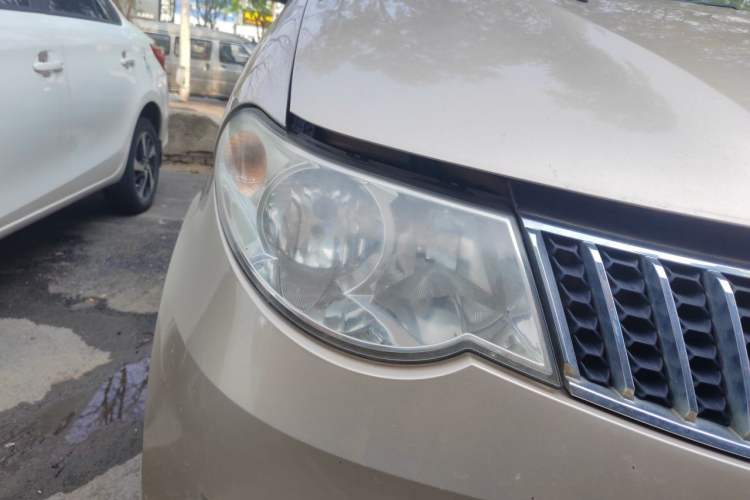 Used Wuling Hongguang 2014 1.5L Standard Version Right Front Headlight