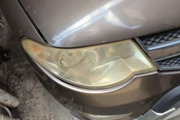 Used Wuling Hongguang 2014 1.5L S Luxury Model Right Front Headlight