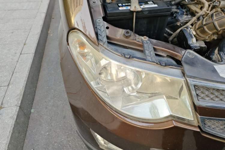 Used Wuling Hongguang 2014 1.5L S Standard Version Right Front Headlight