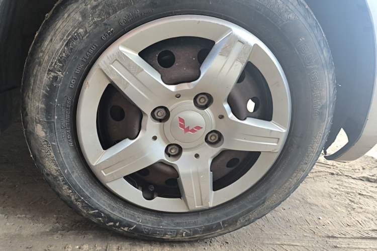 Used Wuling Hongguang 2014 1.5L Base Version Right Front Wheel Hub