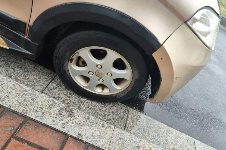 Used Wuling Hongguang 2014 1.5L Standard Version Right Front Wheel Hub