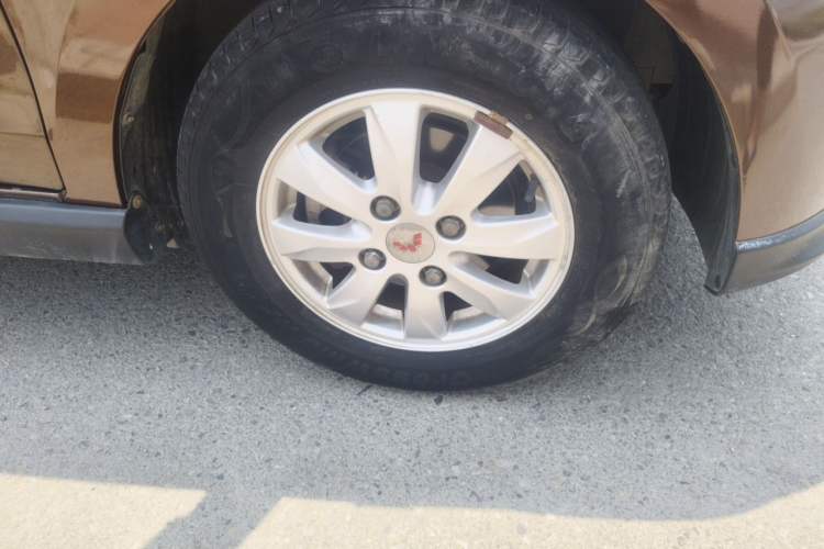 Used Wuling Hongguang 2014 1.5L S Luxury Model Right Front Wheel Hub