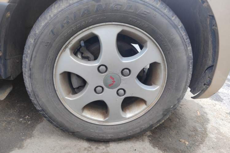 Used Wuling Hongguang 2014 1.5L Standard Version Right Front Wheel Hub