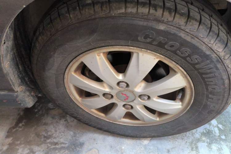 Used Wuling Hongguang 2014 1.5L S Luxury Model Right Front Wheel Hub