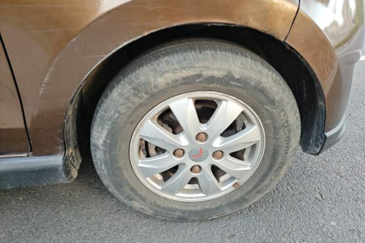 Used Wuling Hongguang 2014 1.5L S Standard Version Right Front Wheel Hub